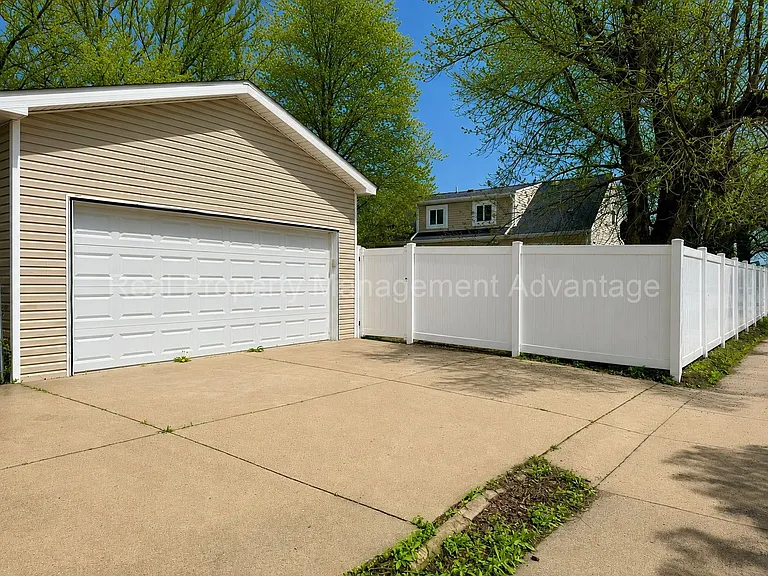 2705 Inman St — Photo 42