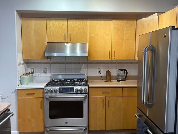 5th image of 124 Ward Cres NW