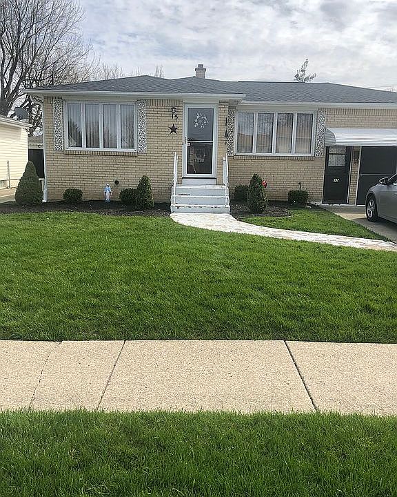 1st image of 15 W Cherbourg Dr