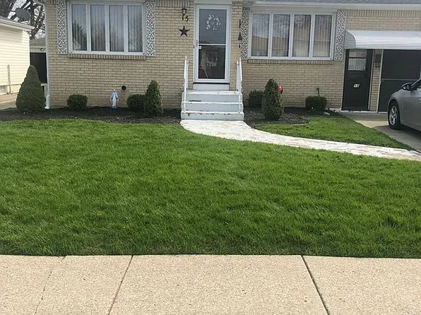 15 W Cherbourg Dr, Buffalo, NY 14227