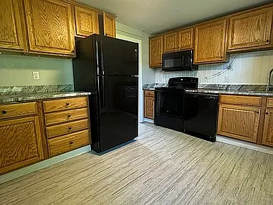 4 bed, 2500 sqft, $2,995 — Photo 4