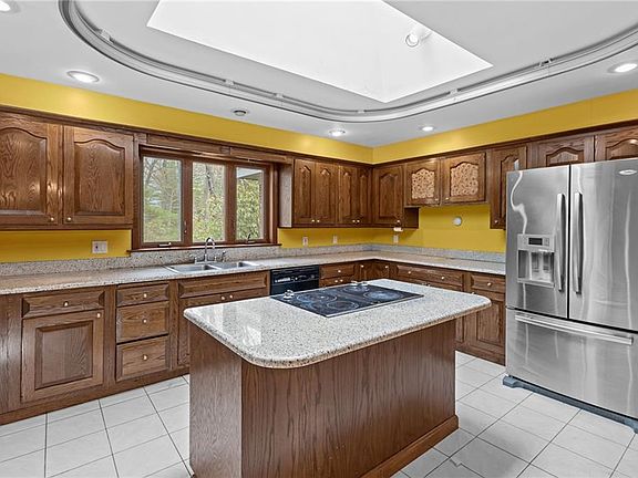 4th image of 300 Twin River Rd