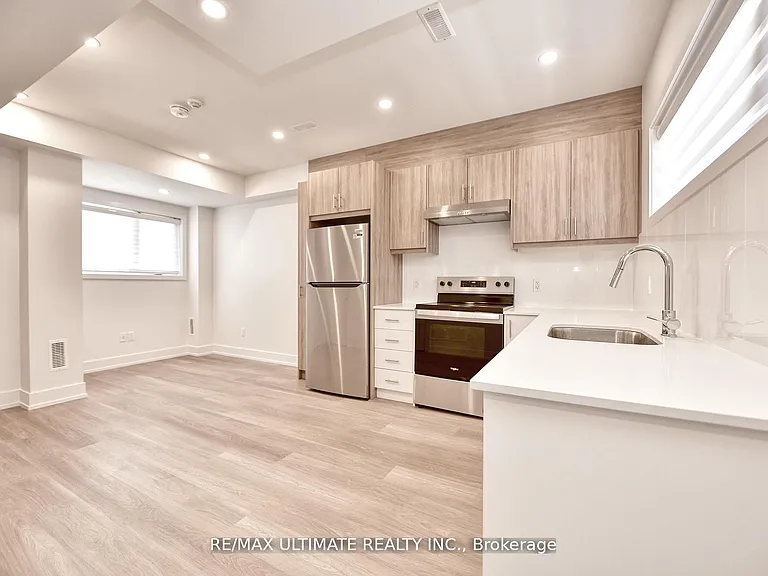 385 McRoberts Ave #LANEWAY — Photo 4
