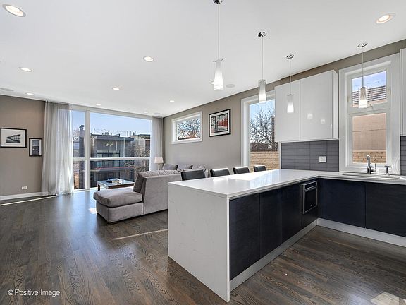 2nd image of 878 N Marshfield Ave #3