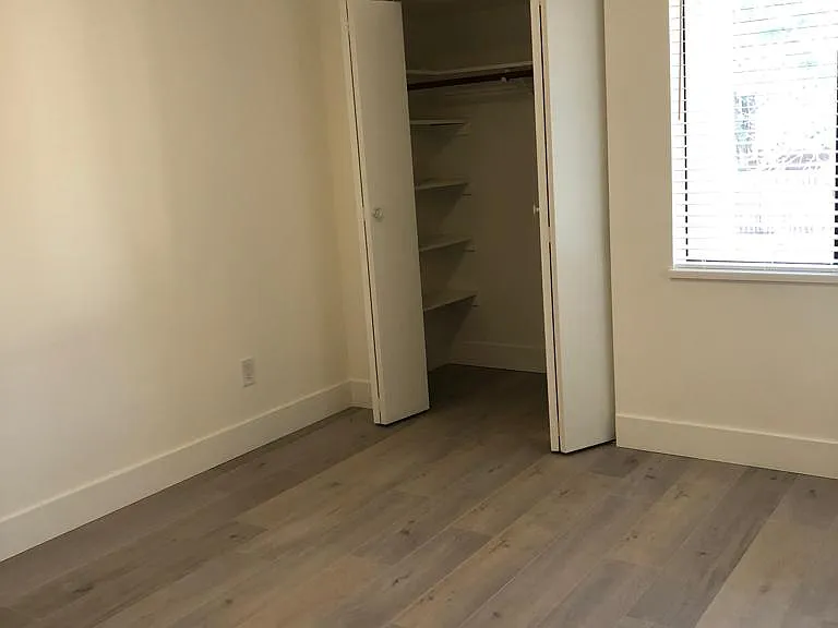 9700 Glenacres Dr — Photo 6