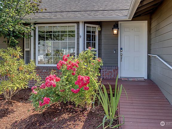5th image of 8211 49th Avenue NE