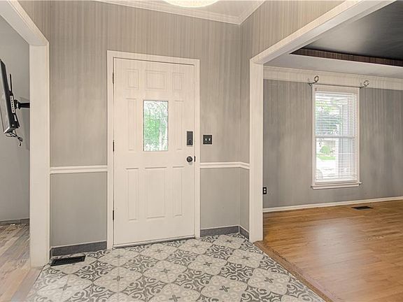3rd image of 8533 Hall St
