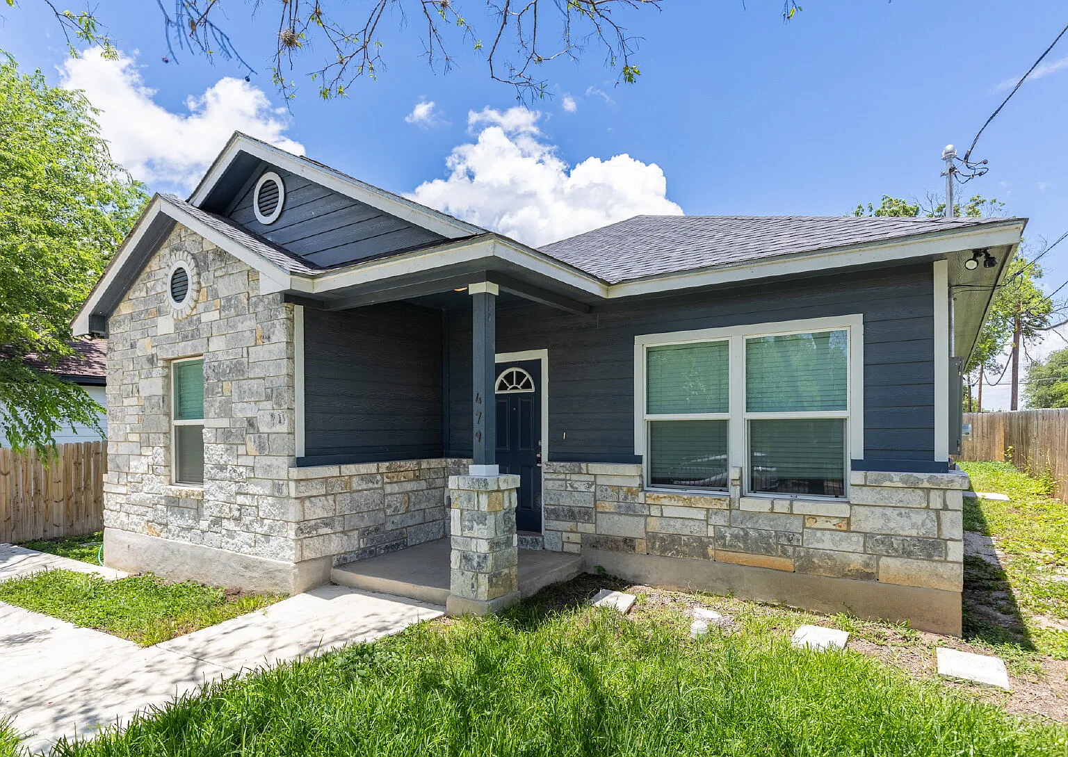 3 bed, 2.0 bath, 1400 sqft, $1,800 — Photo 3