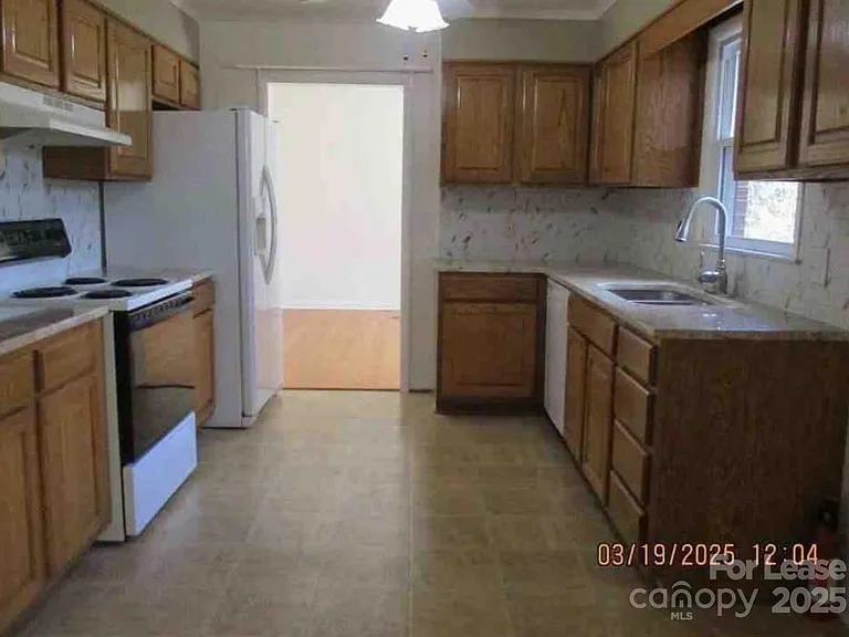 200 Daniel Dr — Photo 10