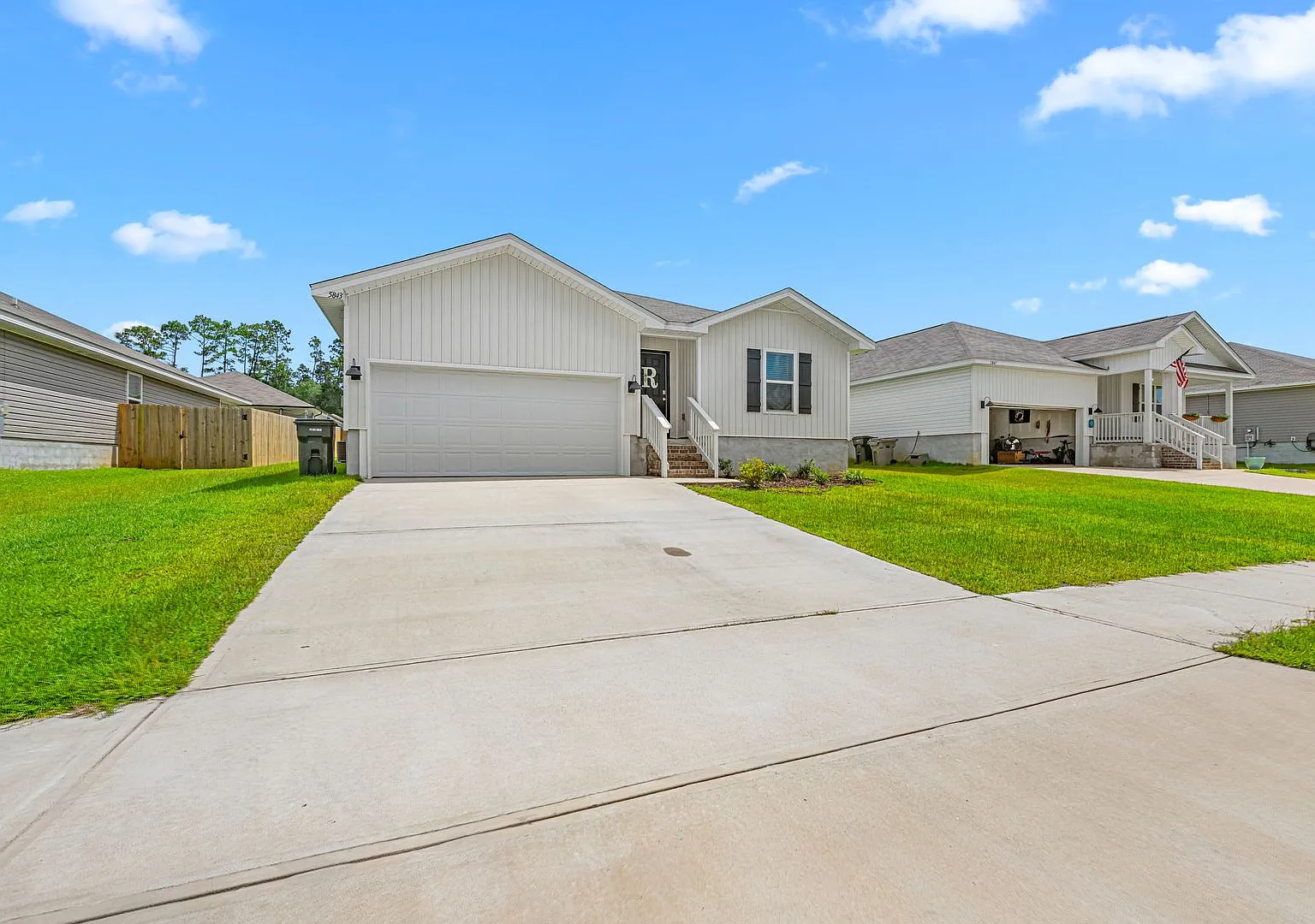 Four bedroom, 2023 built home in pristine condition! — Photo 1