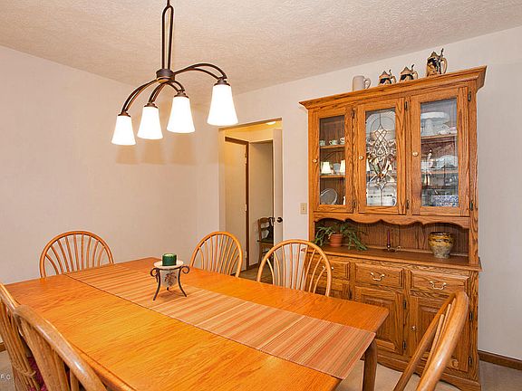 4th image of 1020 Wickford Dr