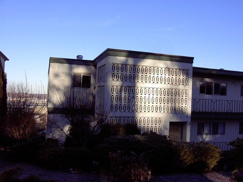 Unit from the street. This unit is on the top floor, south end for maximum view and privacy.