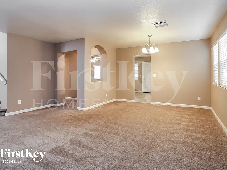 9135 Green Frost Dr — Photo 4