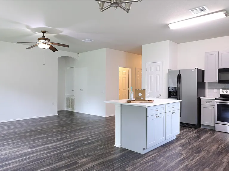 5216 English Glade Dr — Photo 3