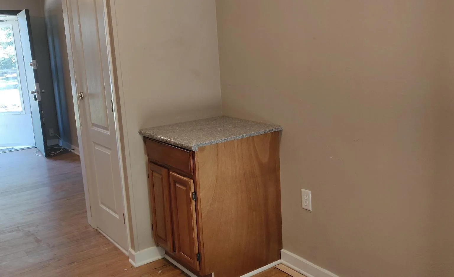 2 bed, 700 sqft, $1,275 — Photo 3