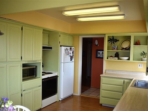 3rd image of 2201 Coleman Dr
