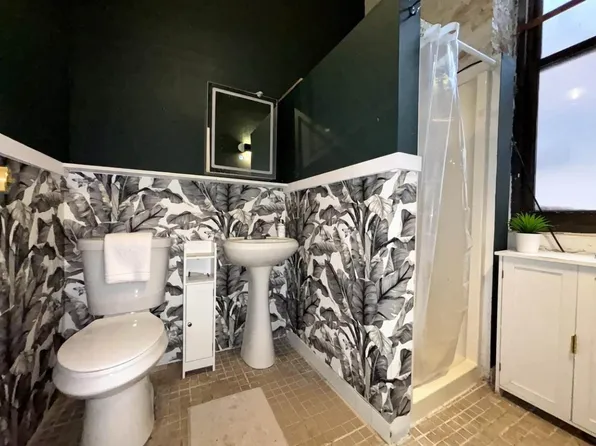 950 Hart Street image 8 of 8