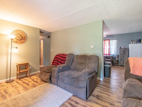 5th image of 40 Birchwood Dr