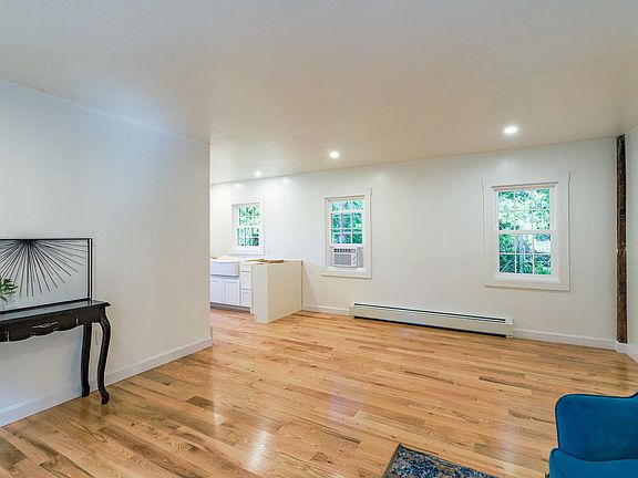 5th image of 7 Pike Avenue