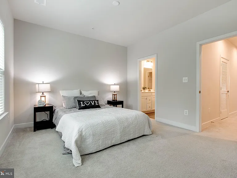 7523 Bharat Way — Photo 18