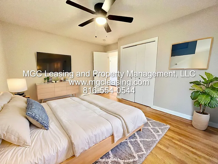 102 SE 9th St — Photo 8