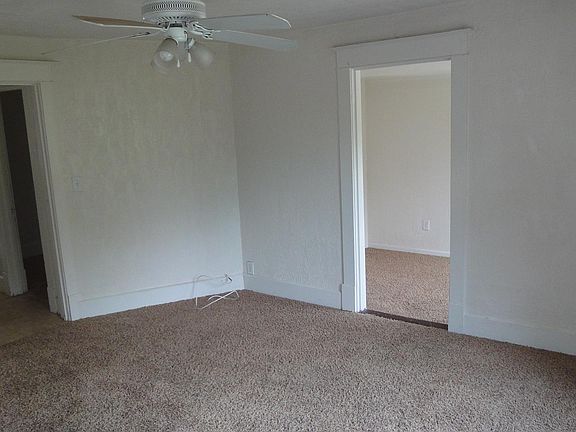 4th image of 919 19th Ave N APT 2