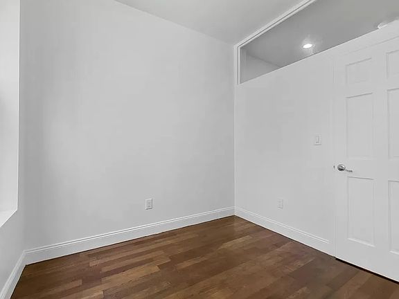 5th image of 167 Waverly Ave APT 1