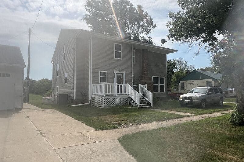2nd image of 221 S Dewey St