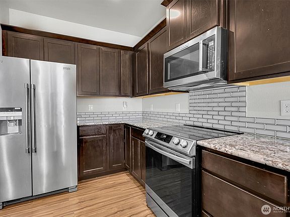 4th image of 10555 191st Street E