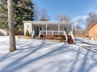 2712 Parklawn Dr, Brighton, MI