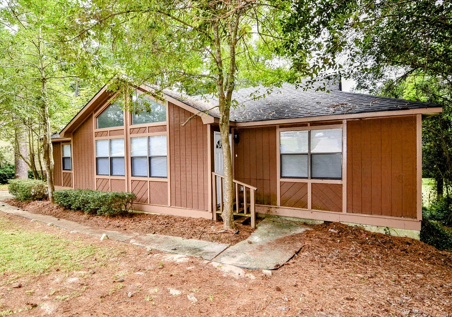 3BR 2BA 2-Car Garage Back Deck Private Yard All in Evans! — Photo 2