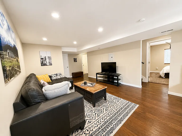231 N Mill Rd E — Photo 16