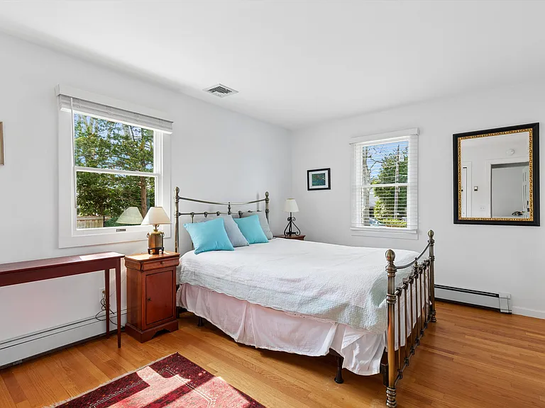179 Redwood Rd — Photo 10