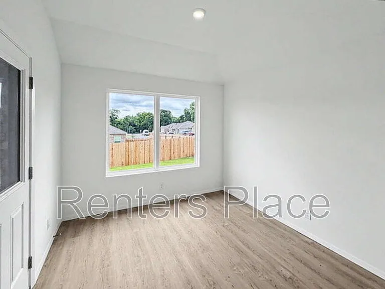 7209 S Maple Ave — Photo 7