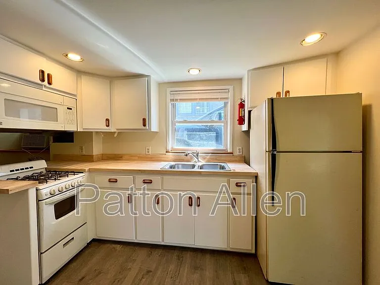 29 Parkman Ave #3 — Photo 3