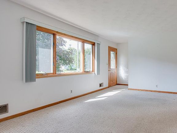 2nd image of 1249 Ryan Ave E