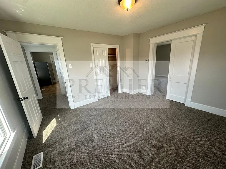 184 W North St — Photo 8