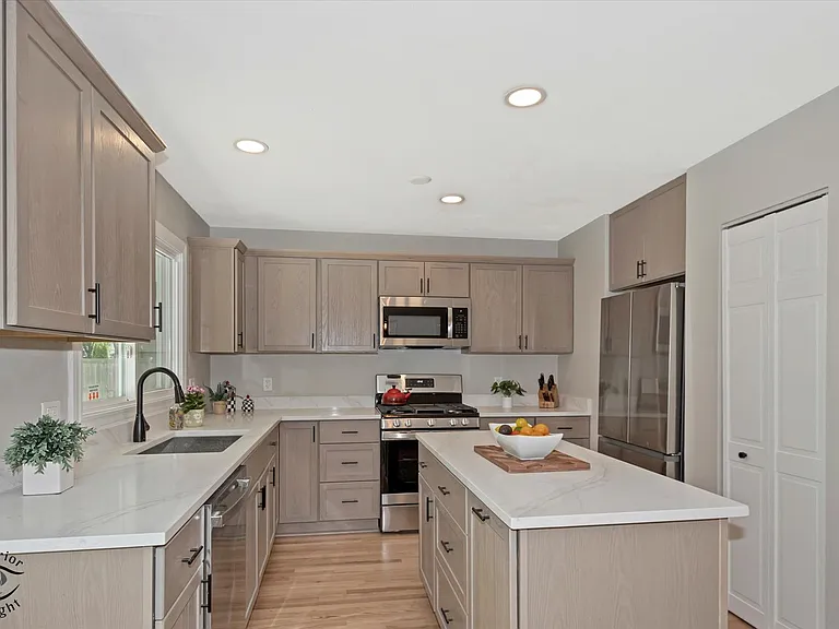 30W150 Foxboro Ct — Photo 12