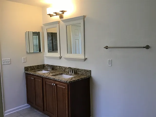 385 Bostwick Cir — Photo 9