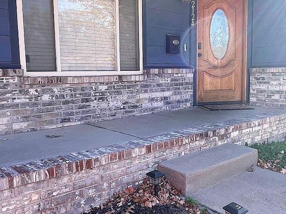 3rd image of 2124 N Ridgewood Dr