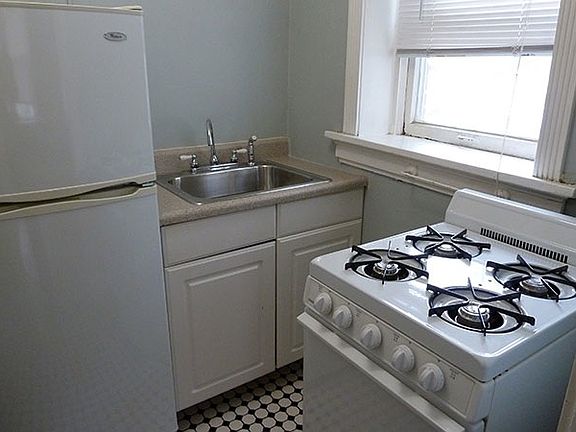 4th image of 1260 Penn St APT 20