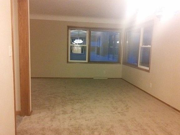 5th image of 2857 Meadowlark Ln N