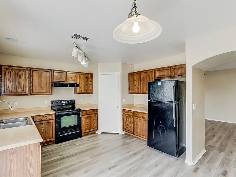 1105 S 225th Ave — Photo 8