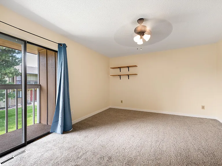 562 Vance St #D-9 — Photo 15