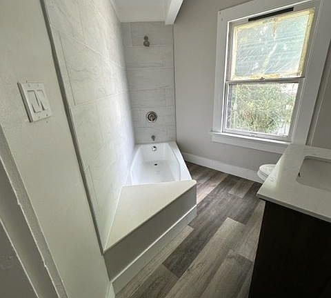 3rd image of 1057 Highland Ave