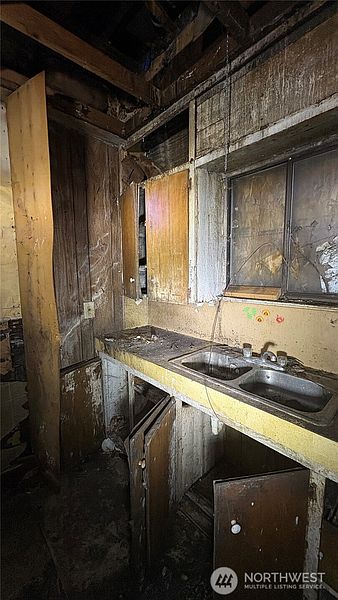 4th image of 1703 Oakes
