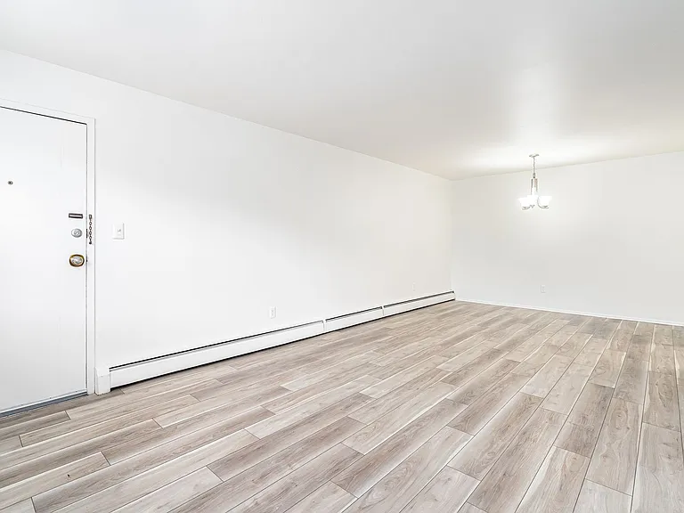 Lindsay Court Apartments — Photo 13
