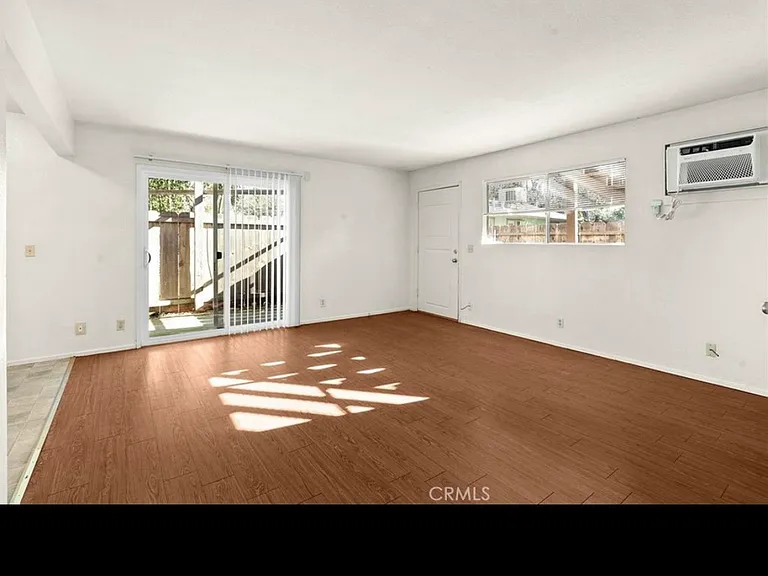 1444 Warner St #A/B — Photo 2