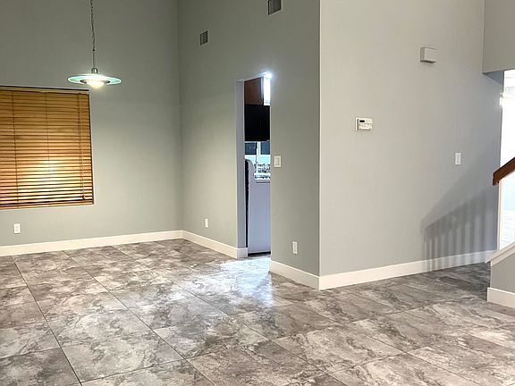 4th image of 4675 Belshire Dr