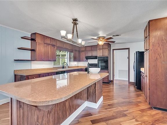 5th image of 628 Lake Miriam Dr